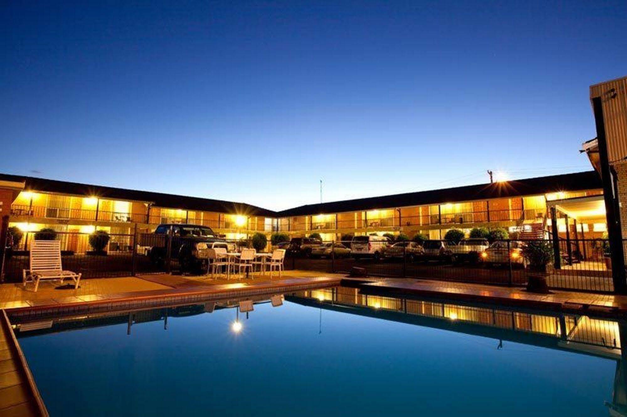 Golden West Motor Inn Dubbo Exterior foto